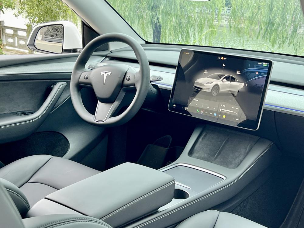 Tesla Model Y 2024 #11 Tesla Model Y 2024 car image #11