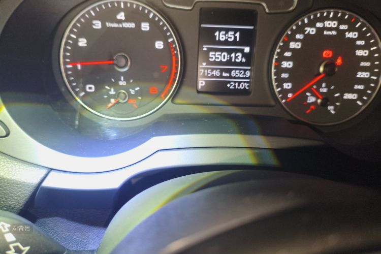 Audi Q3 2019 car image #14