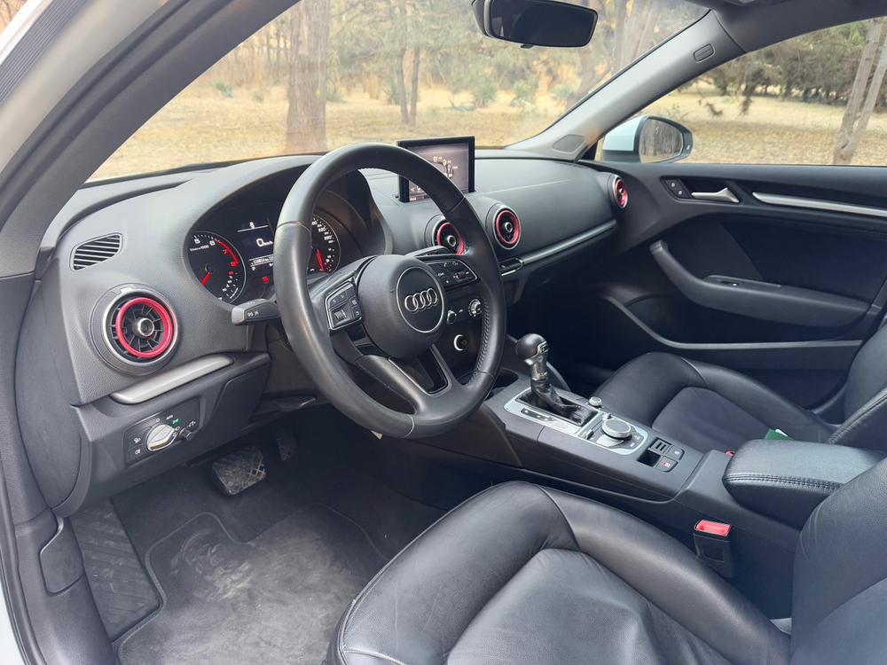 Audi A3 2018 car image #23