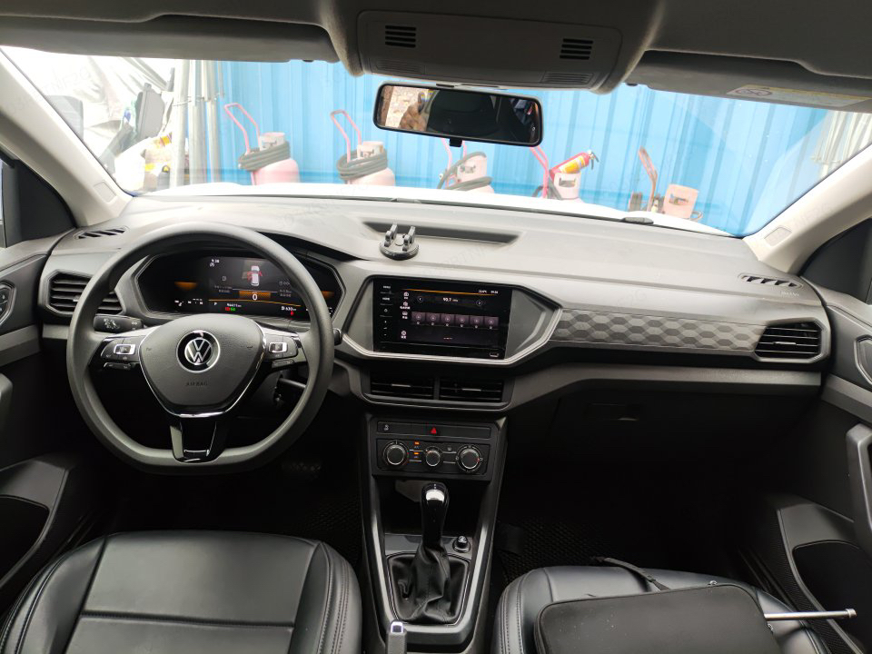 Volkswagen T-Cross 2024 car image #3