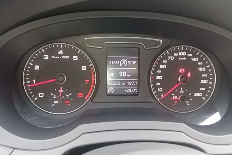 Audi Q3 2019 car image #12