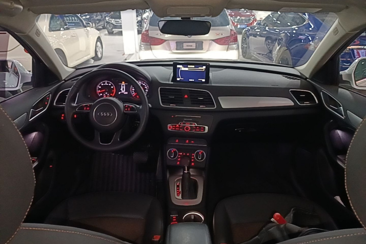 Audi Q3 2018 car image #10