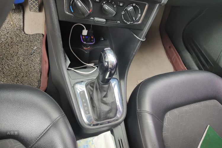 Volkswagen Santana 2015 car image #16
