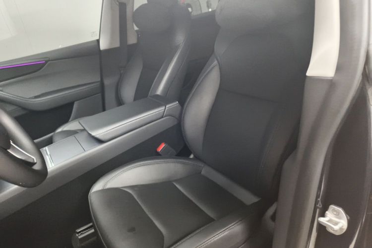 Tesla Model Y 2025 immagine di auto #17