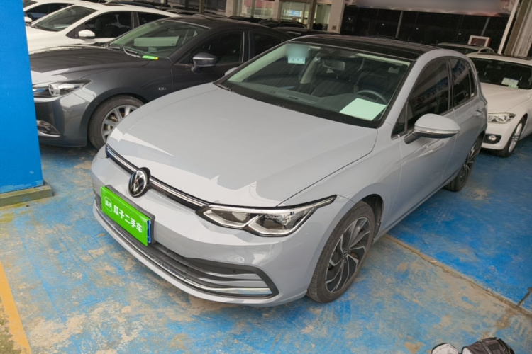 Volkswagen Golf 2022 car image #2