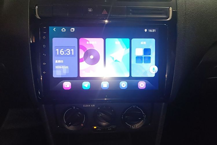 Volkswagen Polo 2017 car image #13