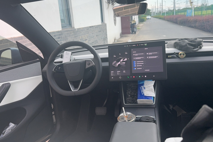 Tesla Model Y 2026 #23 Tesla Model Y 2026 car image #23