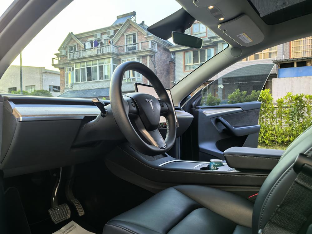 Tesla Model Y 2022 #14 Tesla Model Y 2022 car image #14