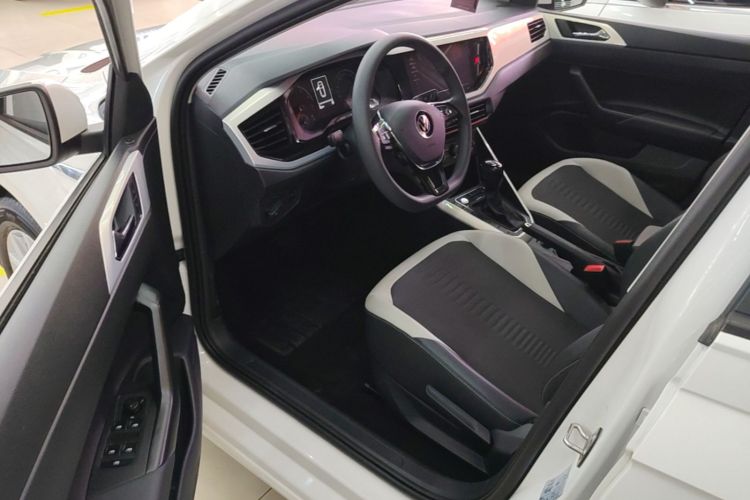 Volkswagen Polo 2022 car image #16