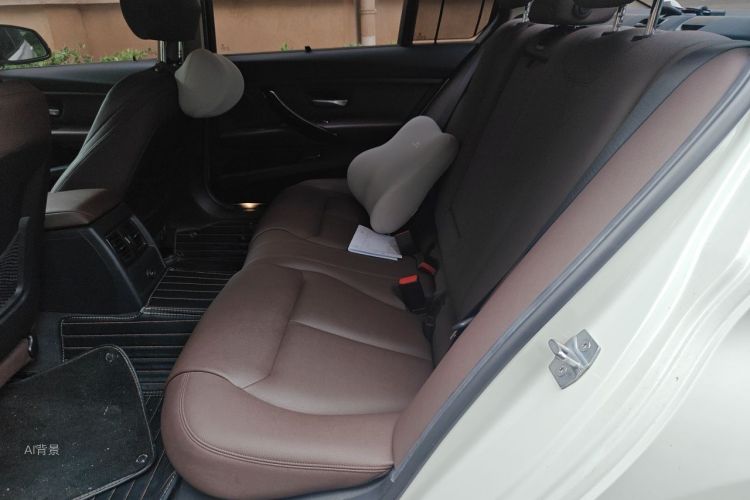 BMW 3 Series 2018 car image #19