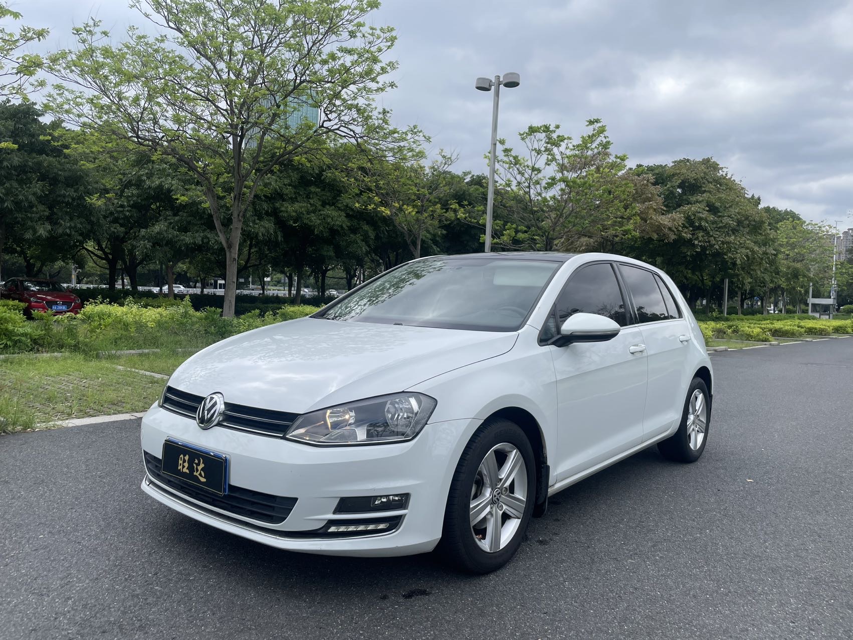 Volkswagen Golf 2014 car image 