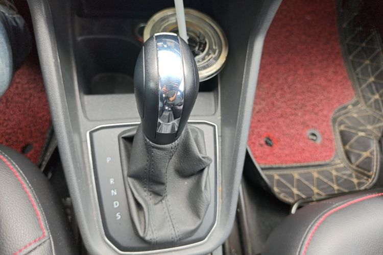 Volkswagen Santana 2018 car image #16