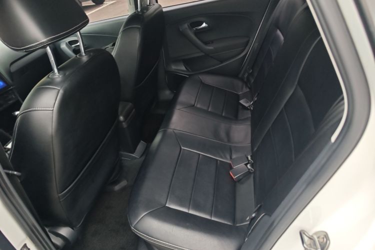 Volkswagen Polo 2018 car image #17