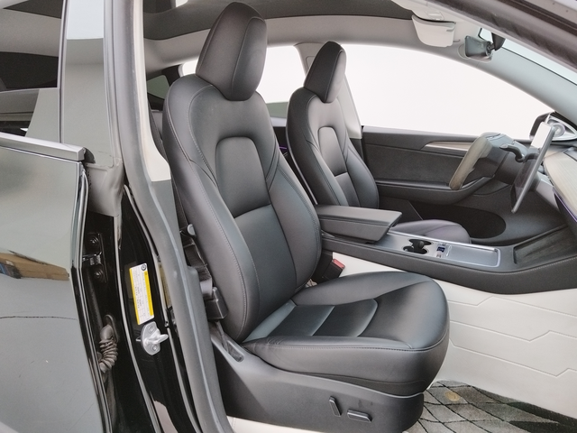 Tesla Model Y 2023 #2 Tesla Model Y 2023 car image #2