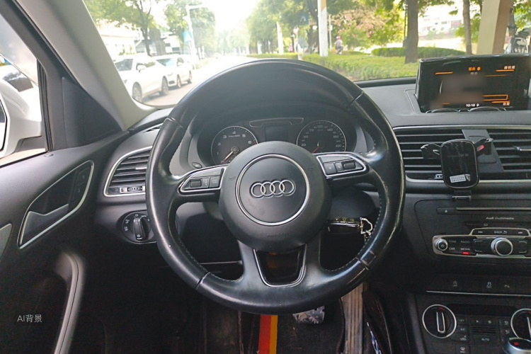 Audi Q3 2017 car image #12