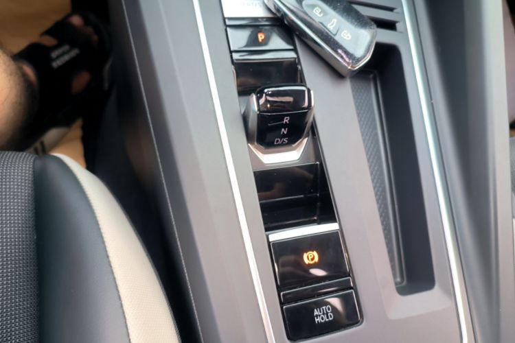 Volkswagen Golf 2022 car image #14
