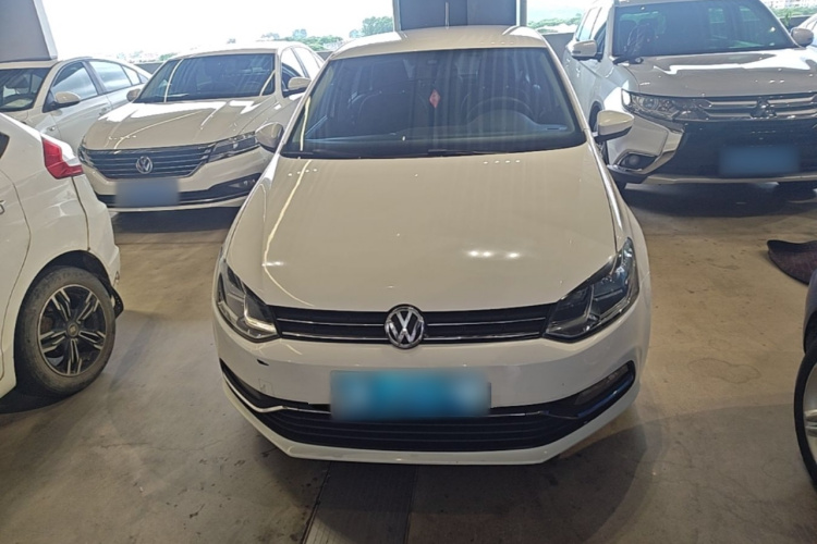 Volkswagen Polo 2015 car image #3