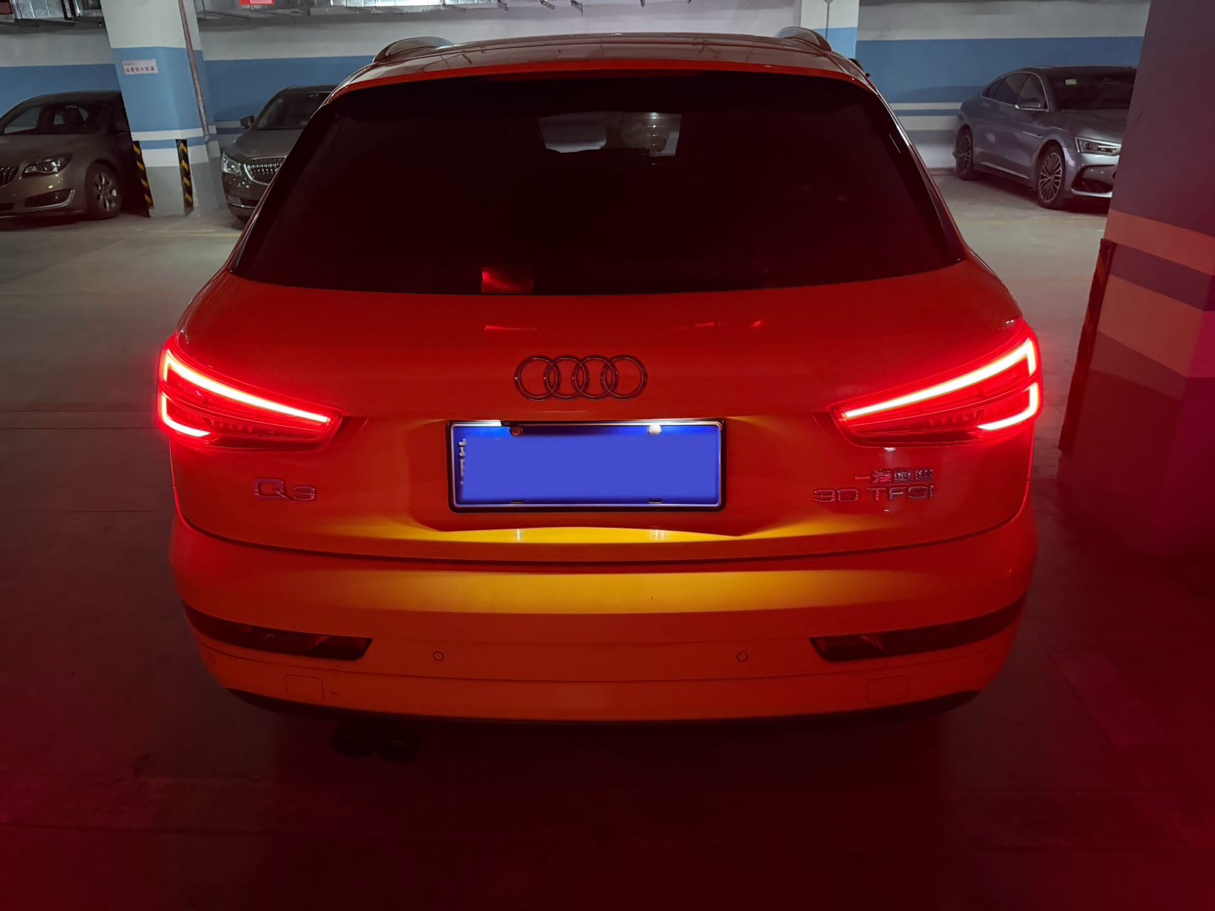 Audi Q3 2016 car image #4