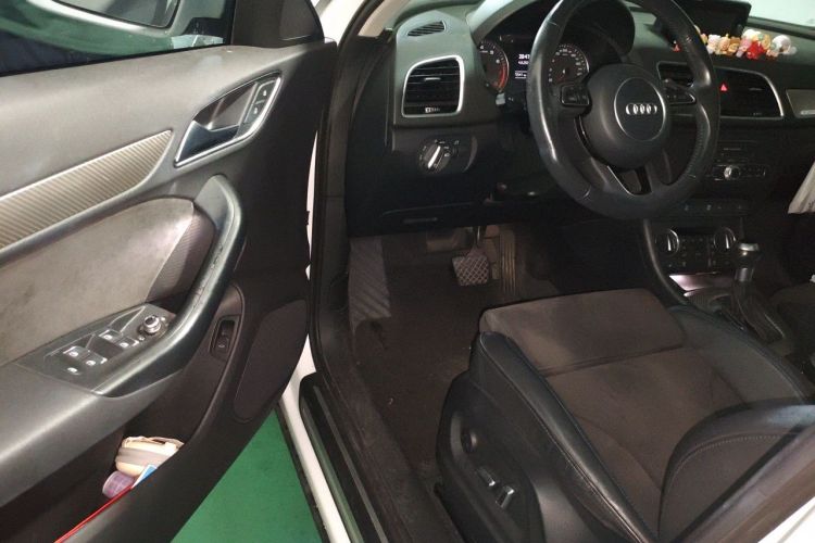 Audi Q3 2018 immagine di auto #13