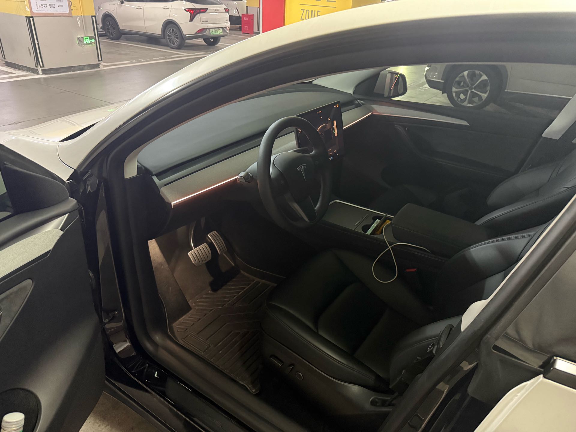 Tesla Model Y 2024 صورة سيارة #3