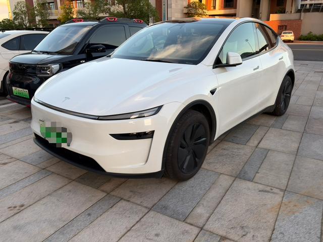 Tesla Model Y 2026 car image #15