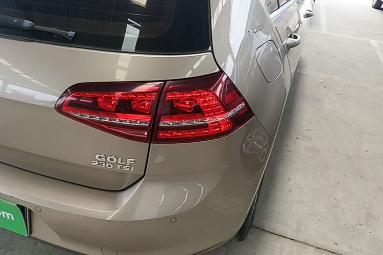 Volkswagen Golf 2017 car image #8