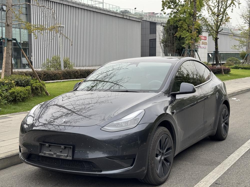 Tesla Model Y 2024 Tesla Model Y 2024 immagine di auto