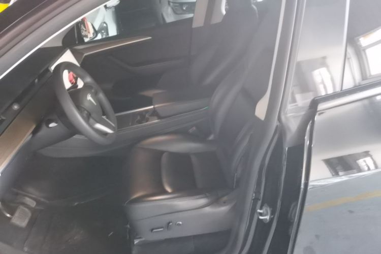 Tesla Model Y 2023 immagine di auto #15