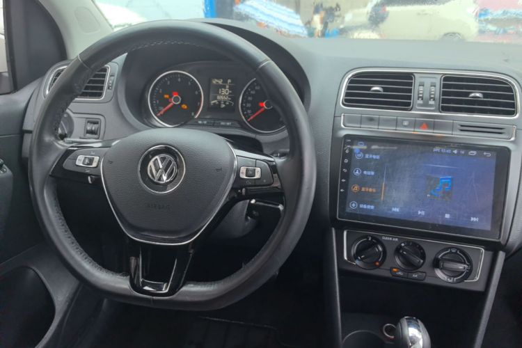 Volkswagen Polo 2018 car image #10