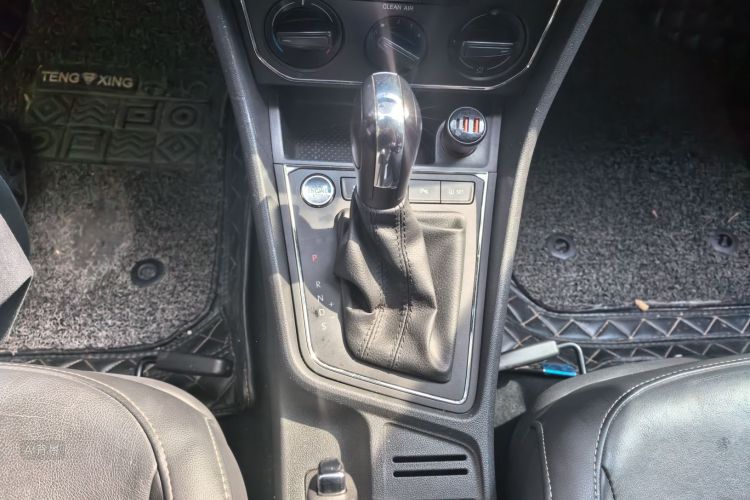 Volkswagen Lavida 2017 car image #16