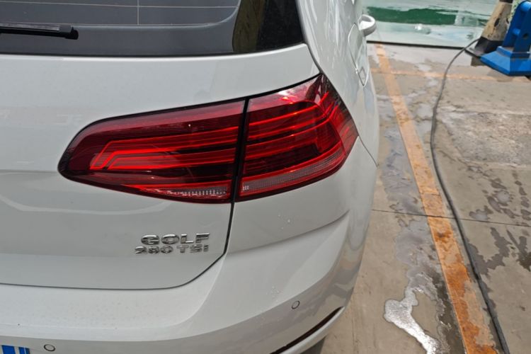 Volkswagen Golf 2020 car image #8
