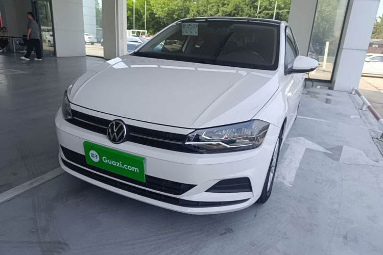 Volkswagen Polo 2021 car image #2