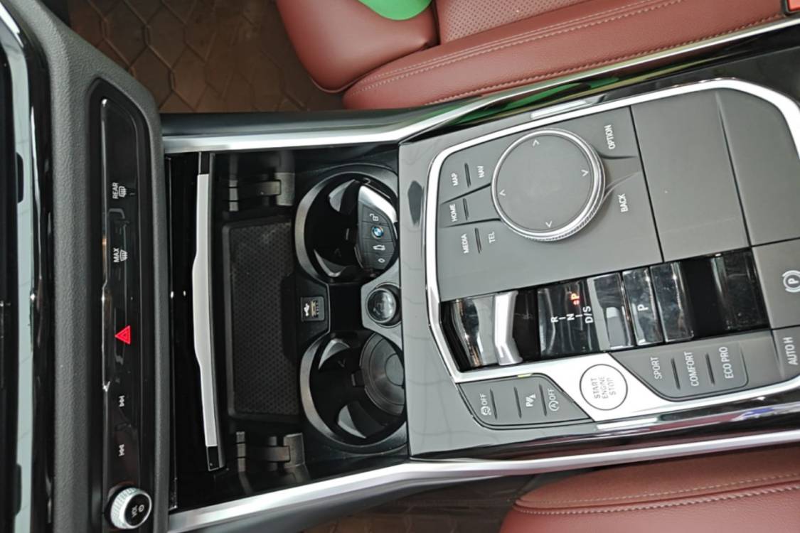 BMW 3 Series 2024 #15 BMW 3 Series 2024 immagine di auto #15