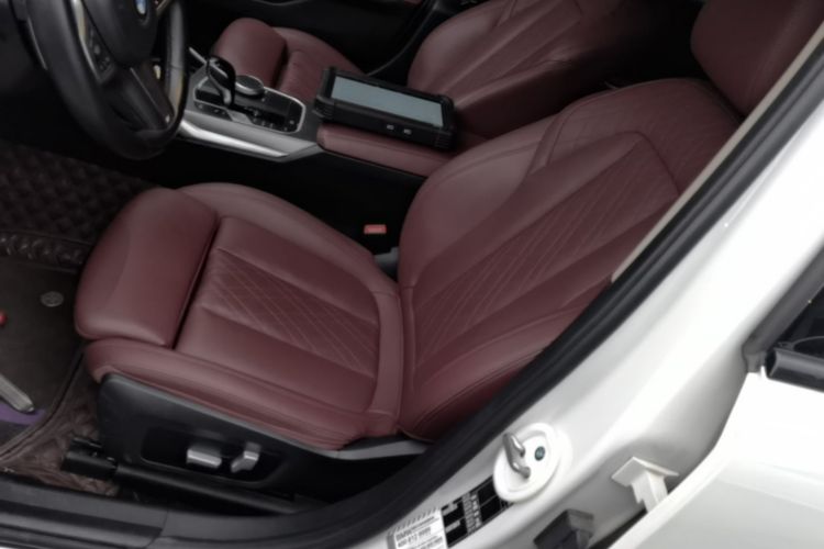 BMW 3 Series 2022 car image #19
