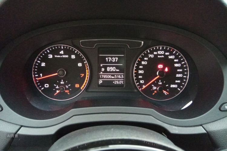 Audi Q3 2018 car image #13