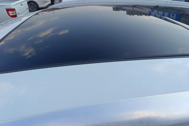 Audi Q3 2016 immagine di auto #25
