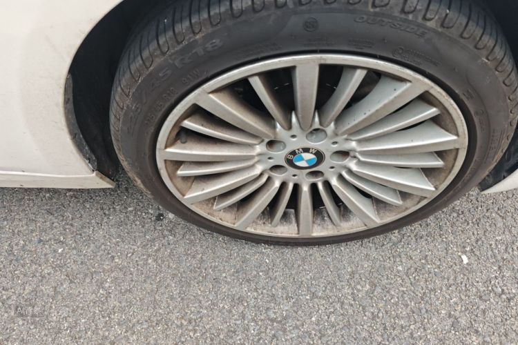 BMW 3 Series 2018 car image #9