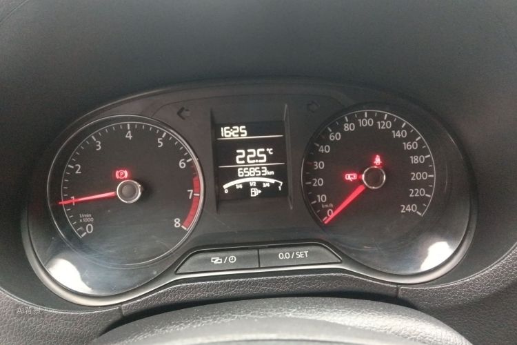 Volkswagen Polo 2018 car image #13