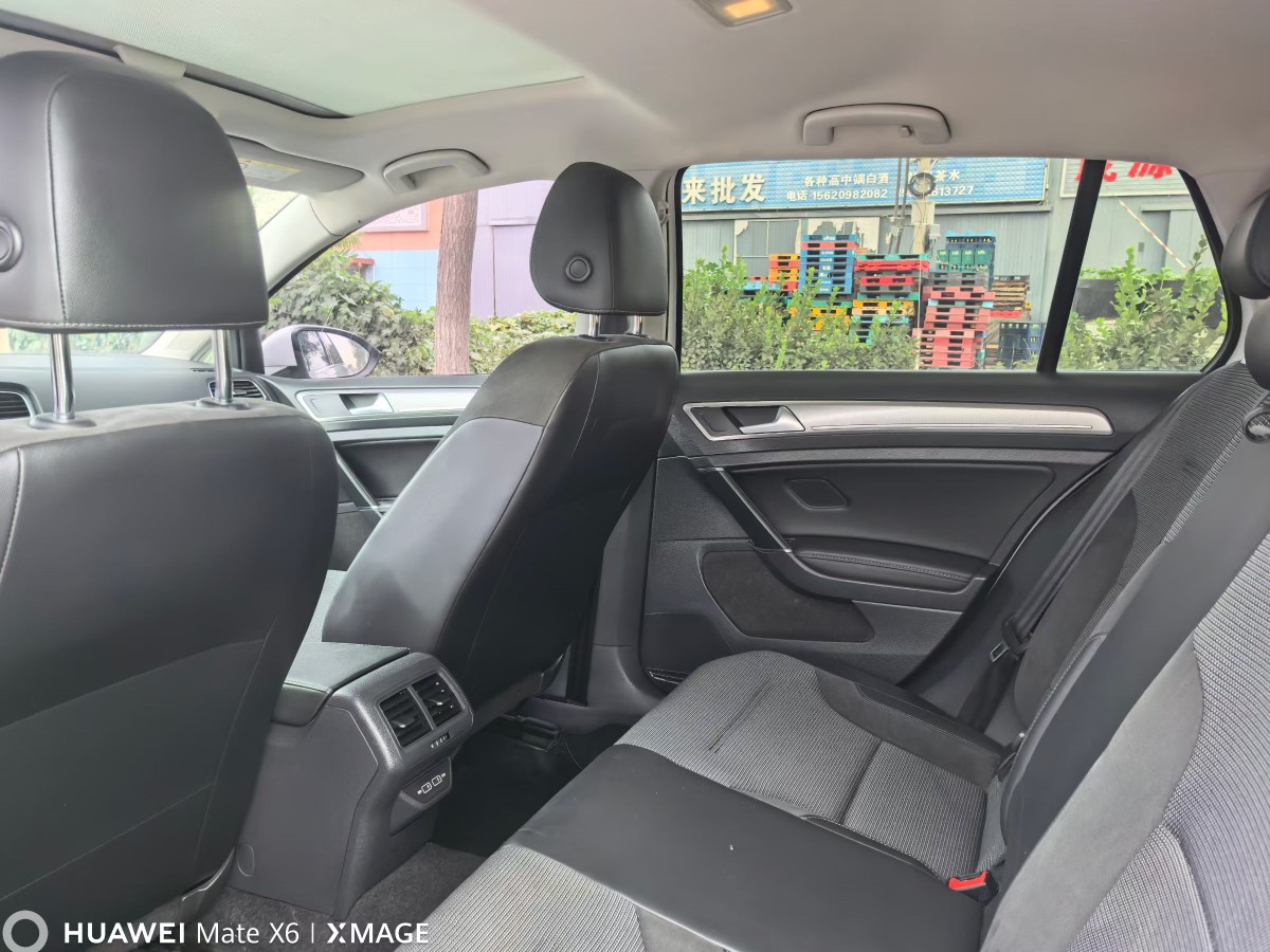 Volkswagen Golf 2019 car image #5