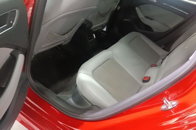 Audi A3 2018 car image #17