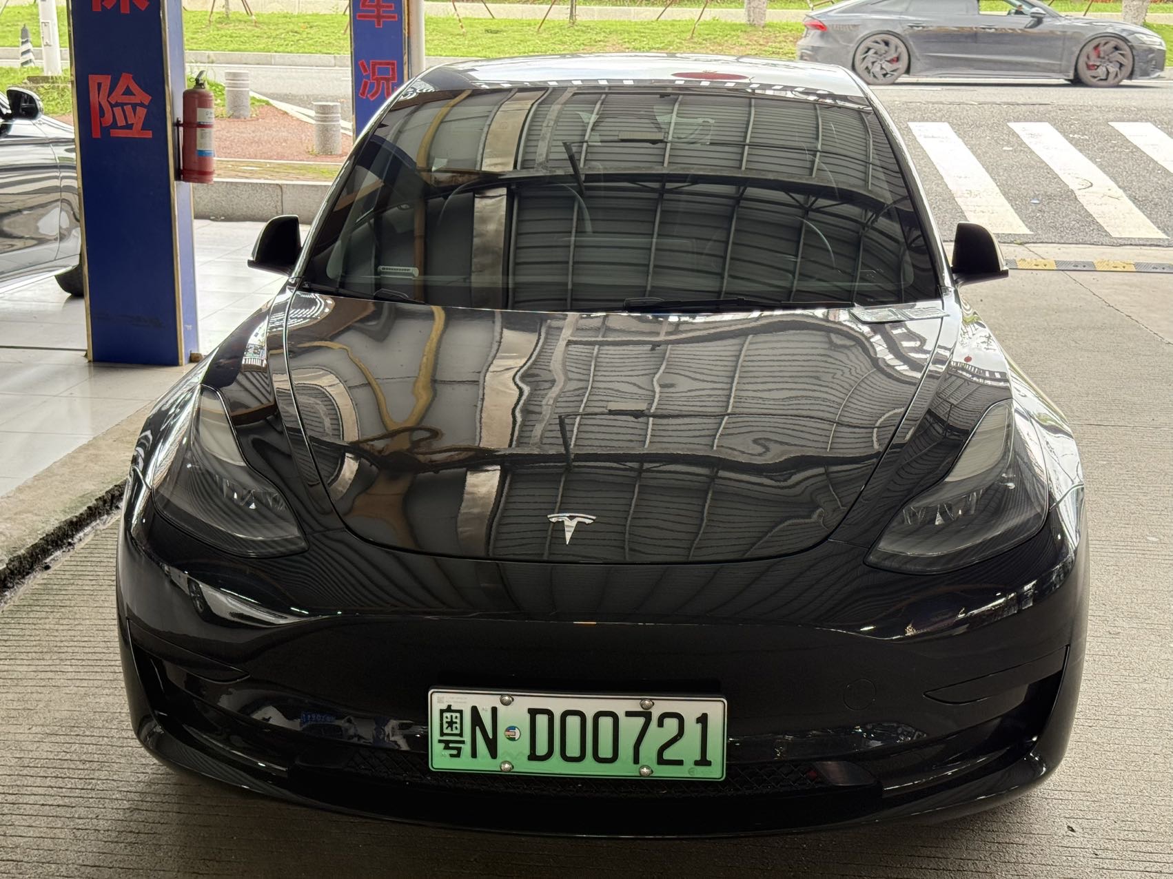 Tesla Model 3 2022 car image #2