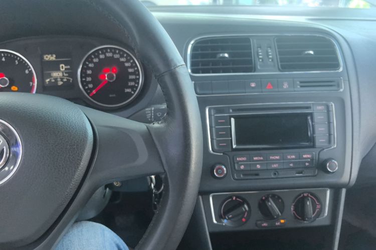 Volkswagen Polo 2015 صورة سيارة #10