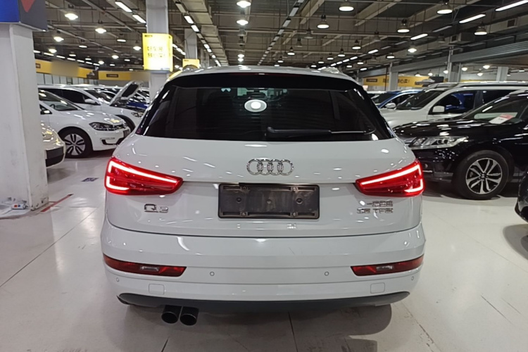 Audi Q3 2016 car image #6