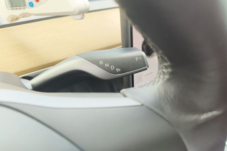 Tesla Model Y 2021 car image #18