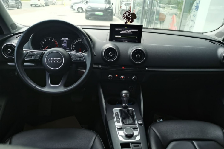 Audi A3 2018 car image #10