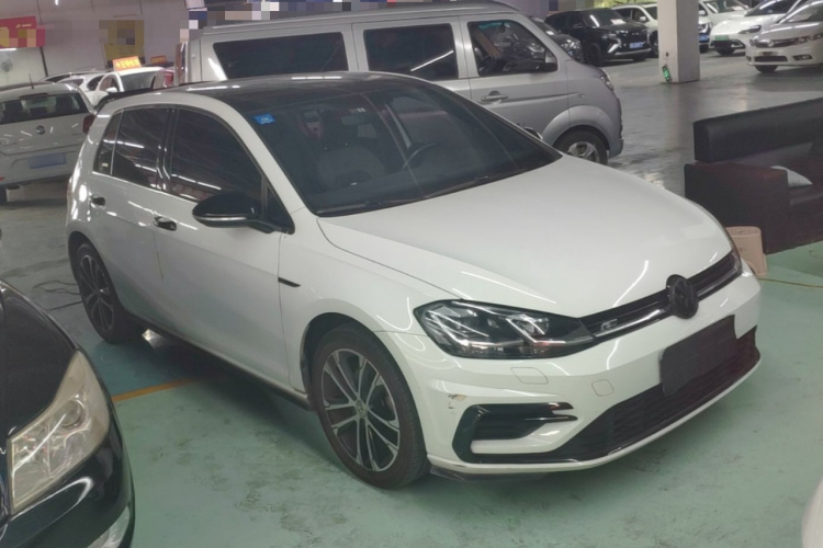 Volkswagen Golf 2018 car image #4