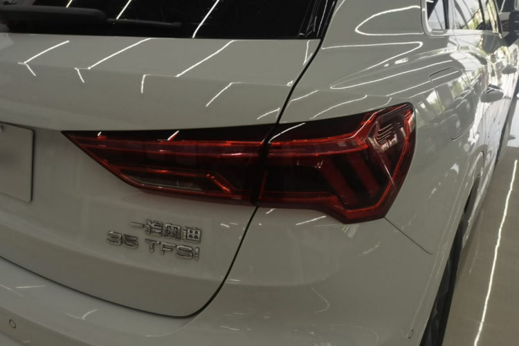 Audi Q3 2023 car image #8