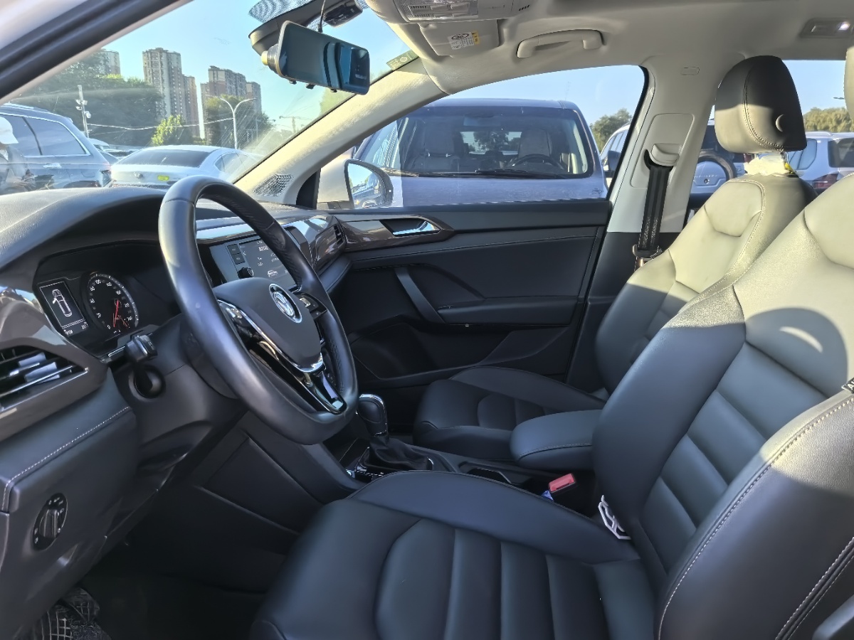 Volkswagen Tharu 2019 car image #7