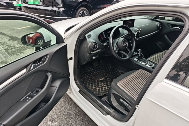 Audi A3 2019 изображение автомобиля #16