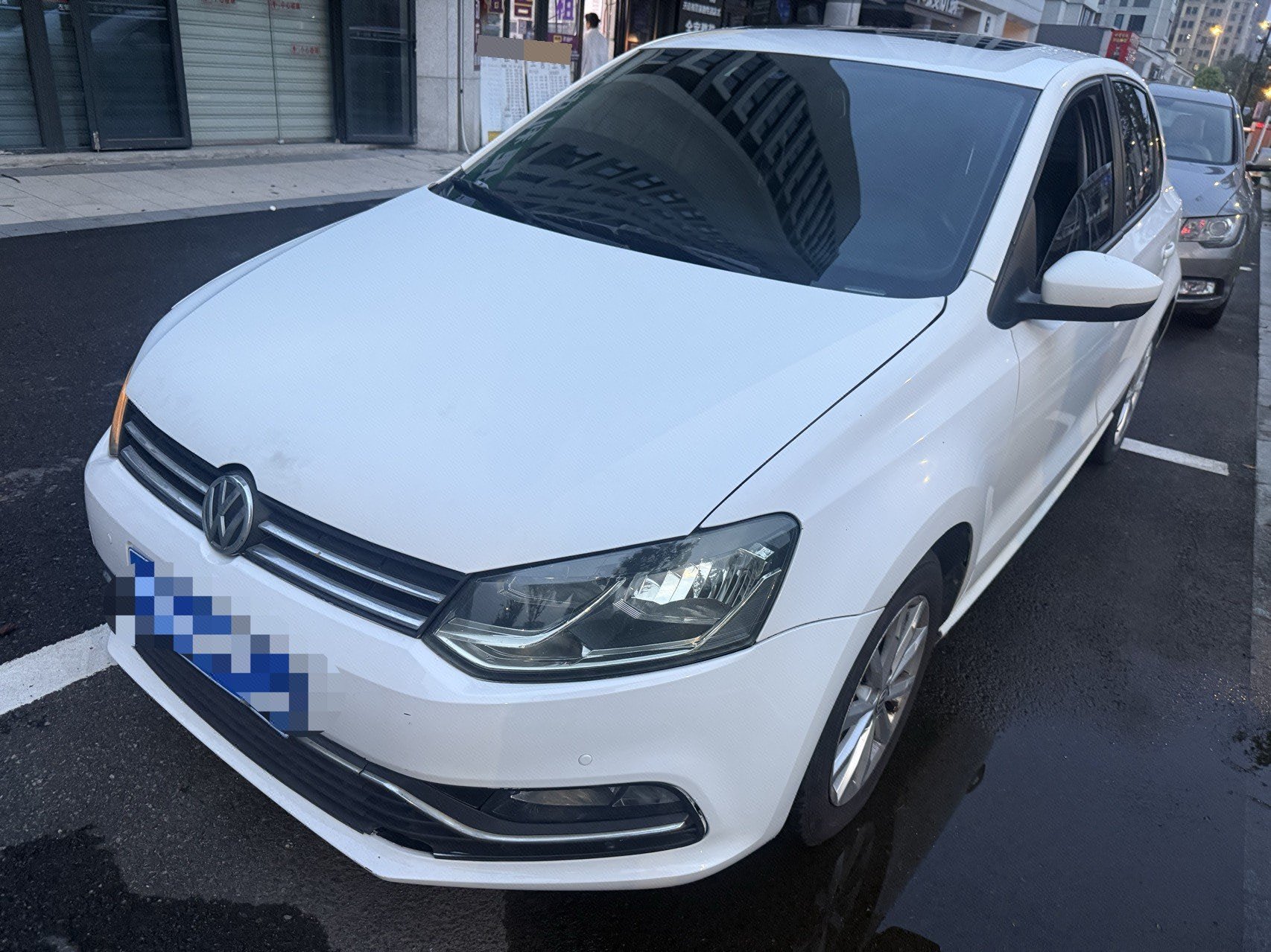 Volkswagen Polo 2015 Volkswagen Polo 2015 car image